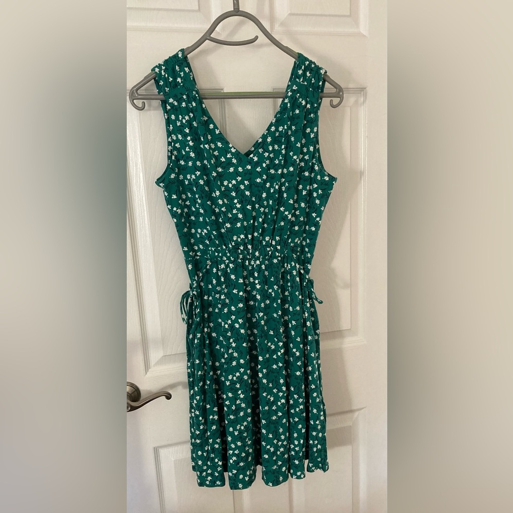 NWT Cynthia Rowley green floral sleeveless V-neck mini dress, size medium